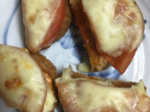 ハムカツとトマトのチーズ焼き